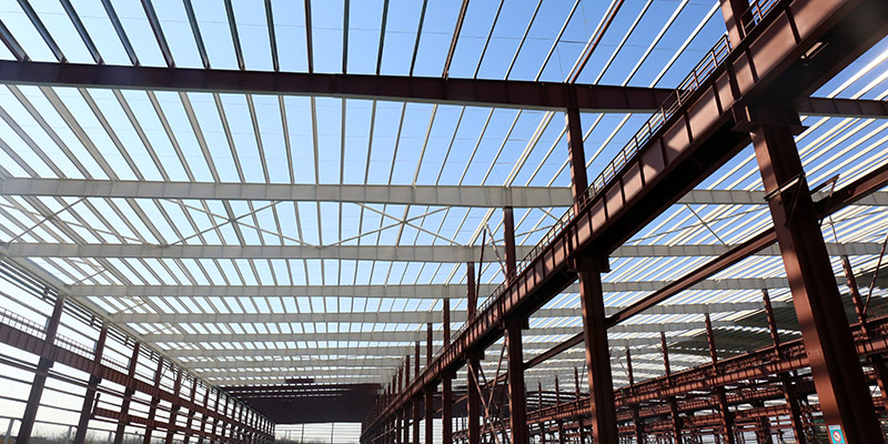 尊龙集团工业园钢结构厂房近距离拍摄