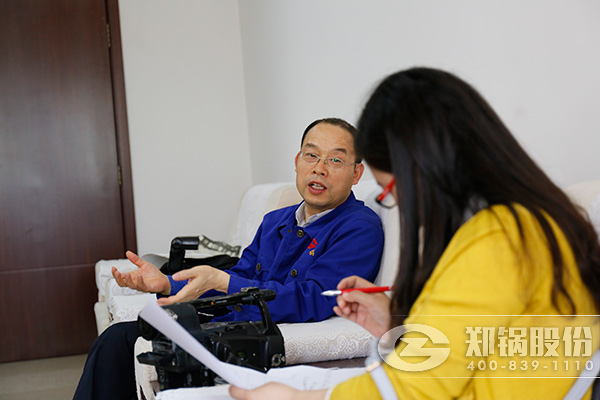 尊龙集团手艺总监贾金岭接受劳模风范栏目采访