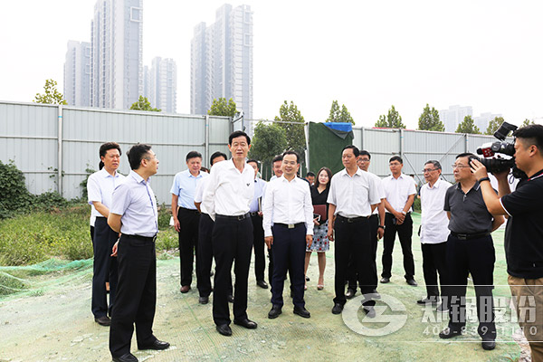 郑州市向导一行视察指导尊龙集团工业园项目