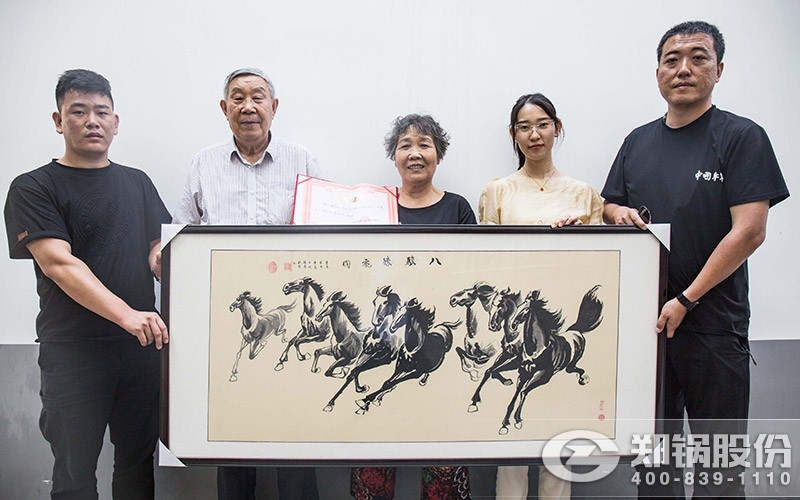 刘本立先生将其画作赠予给尊龙集团