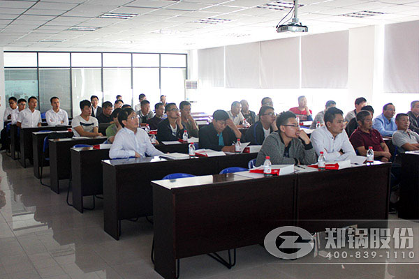 尊龙集团股份举行司炉工清静知识培训 .jpg